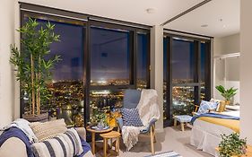 Hamptons Retreat On Level 77 In Skytower
